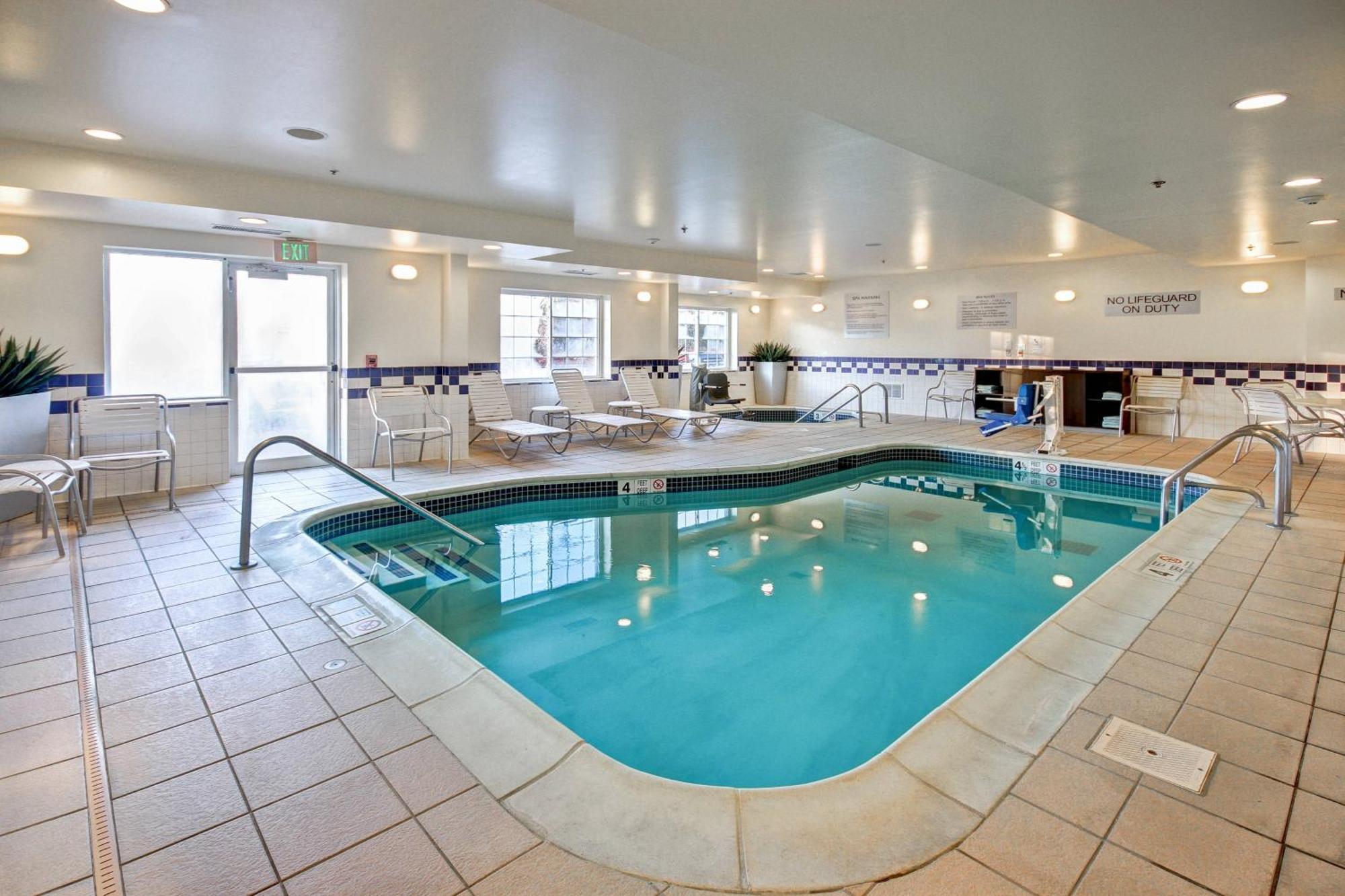 Fairfield Inn & Suites By Marriott Saratoga Мальта Экстерьер фото